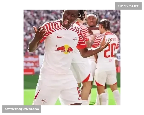 莱比锡前场三人围抢限制对方出球，高位逼抢战术显效